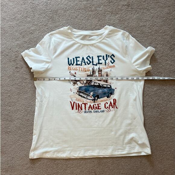 Harry Potter Weasley's Vintage Flying Car Graphic Tee Size XL White Hogwarts - Picture 5 of 6